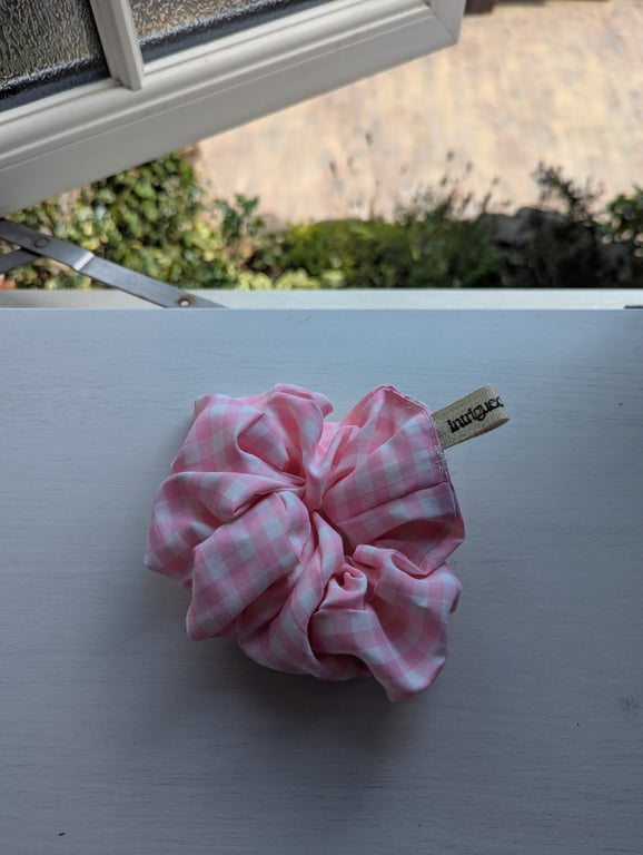 Scrunchie - Pink Gingham.