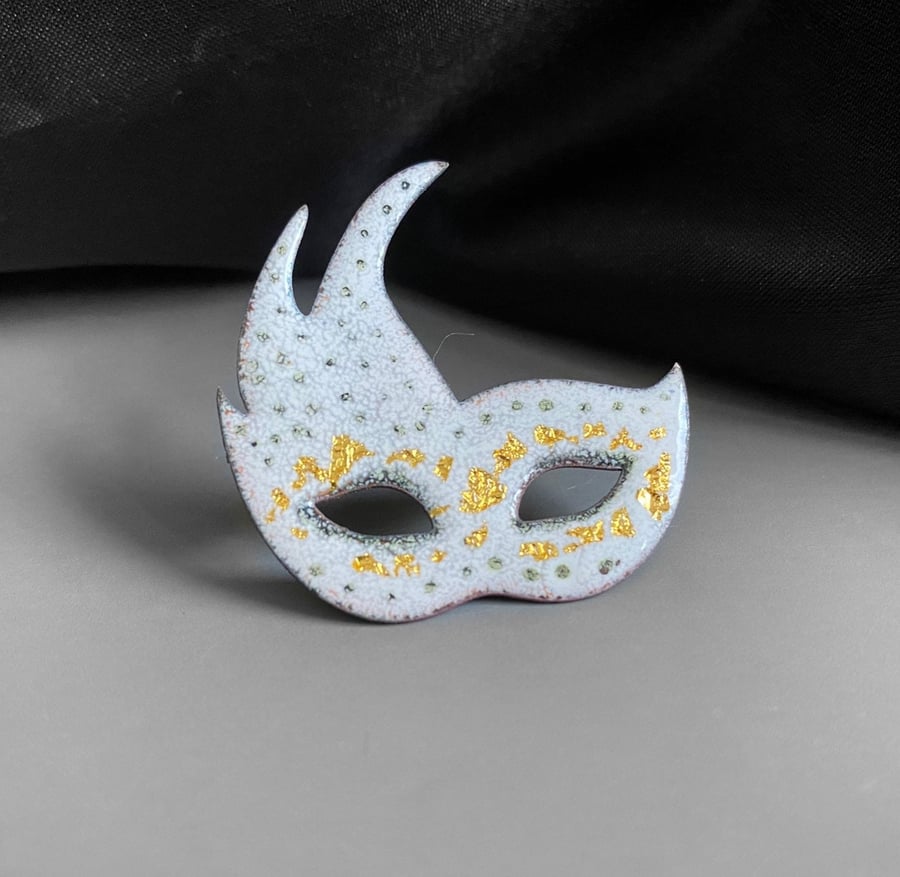 White and Gold Venetian Mask Brooch Pin 