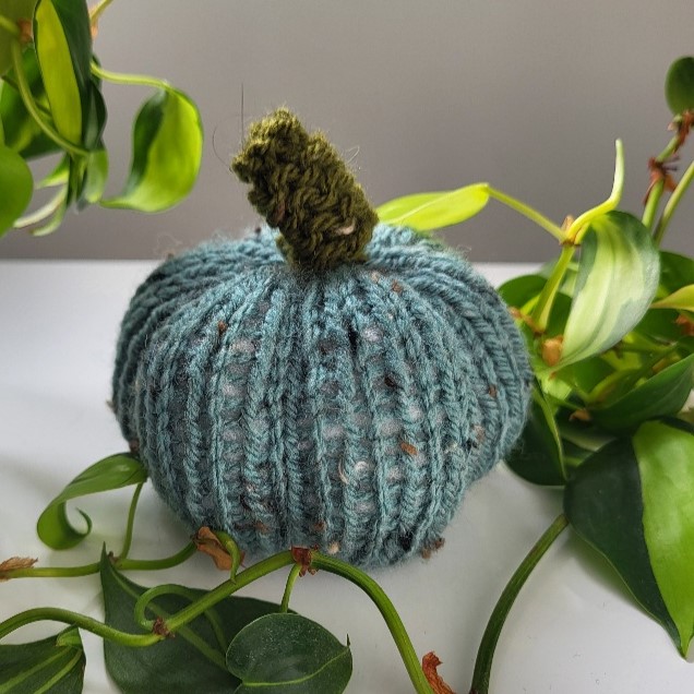 Pumpkin - knitted pumpkin, small, perfect for Halloween, a gift or decoration