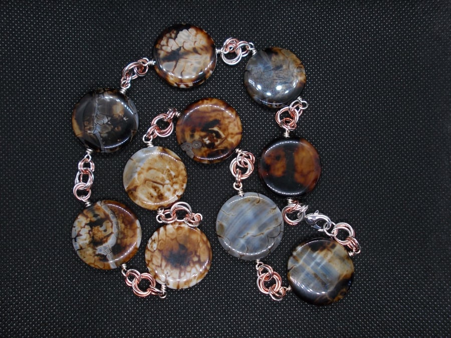 Veined agate and chainmaille necklace