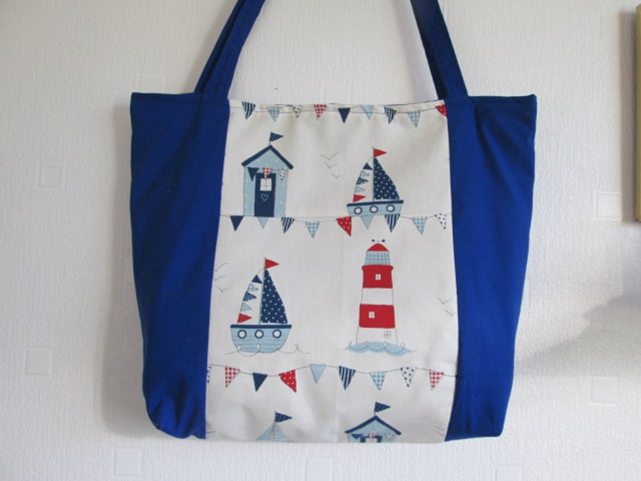 Blue beach huts  tote bag