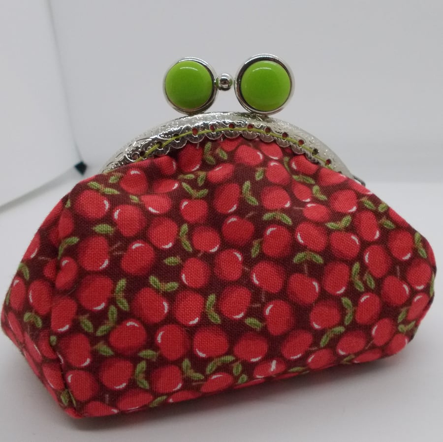 Clip Catch Purse -Apples