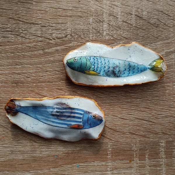 2 fish hand-finished oyster shell set