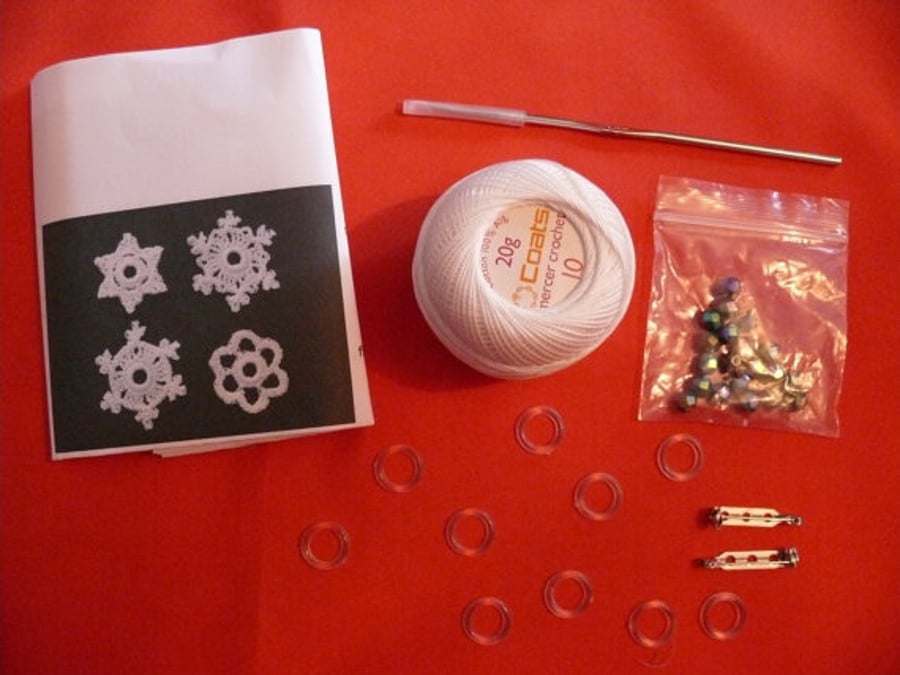 Snowy Christmas Garland Crochet Kit