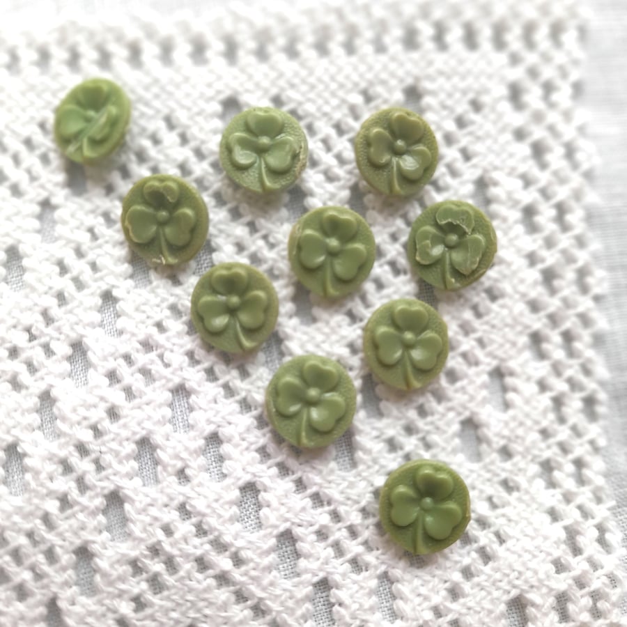 Vintage small green shamrock clover buttons with shank, 10mm buttons, Set of 10