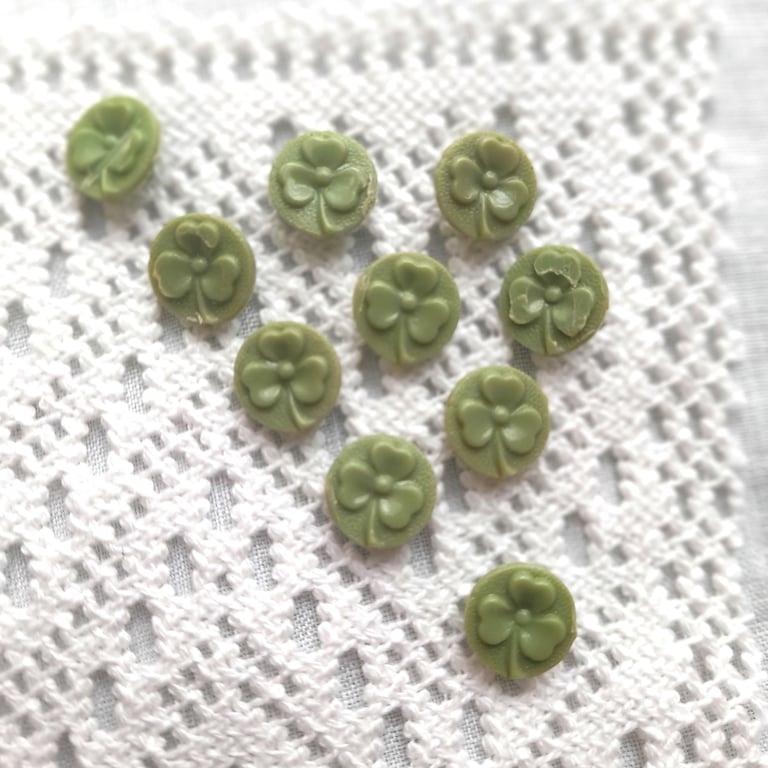Vintage small green shamrock clover buttons with shank, 10mm buttons, Set of 10