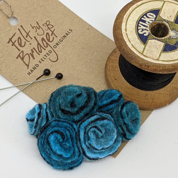 Small vintage inspired felted flowers brooch in shades of turquoise 