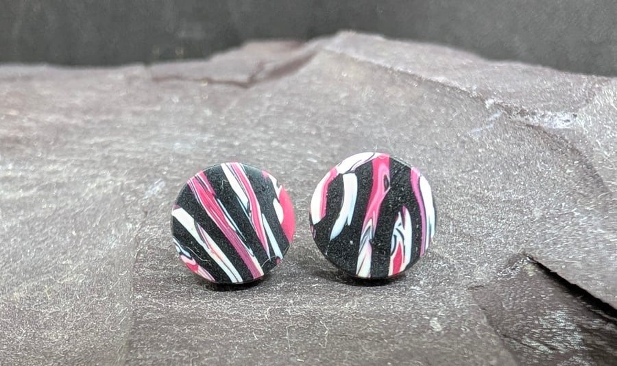 Black and pink wavy stripe stud earrings