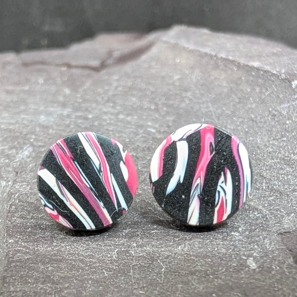 Black and pink wavy stripe stud earrings