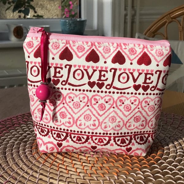 Zip top purse made in Emma Bridgewater Pink Sampler fabric.