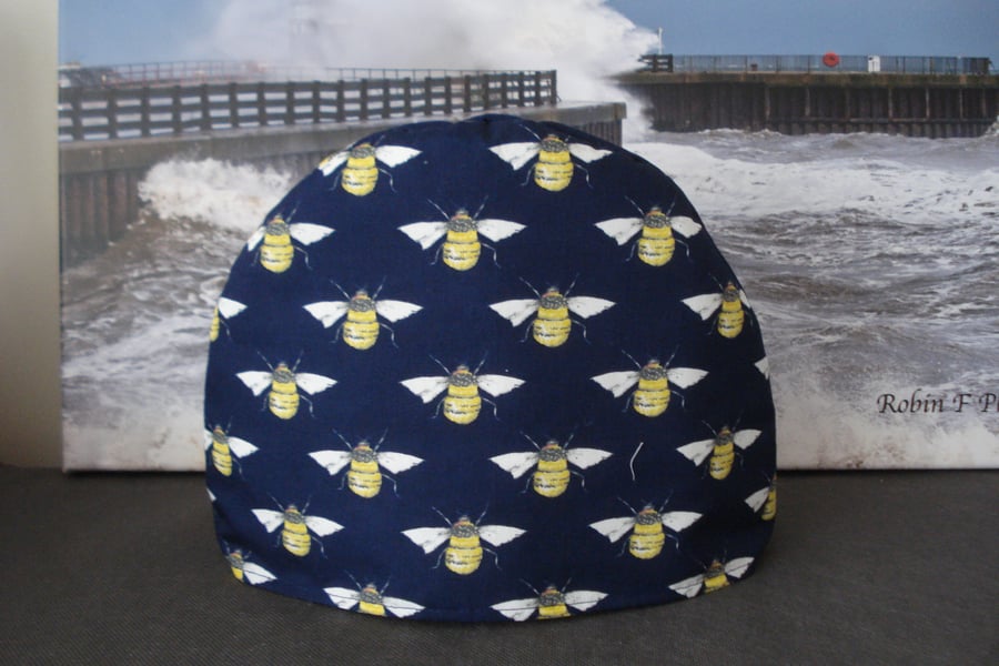 2-3 Cup Tea Cosy Navy Blue With A Bumblebee Pattern (R770S)
