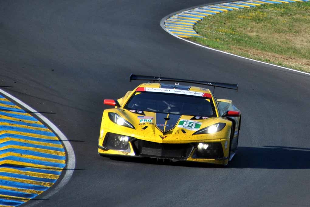 Chevrolet Corvette C8R 24 Hours of Le Mans 2022 18"X12" Print