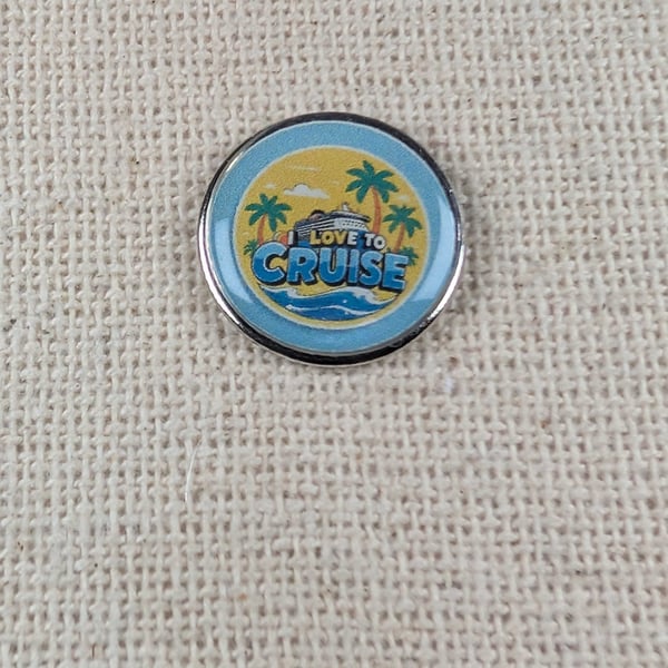 I love to Cruise - Cruise Lover Themed Badge - Large Resin Topped Pin Badge