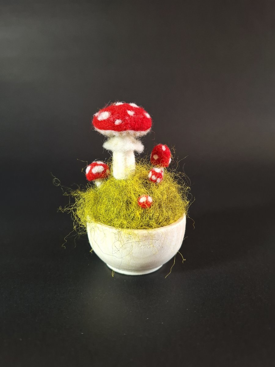 Toadstools on Moss. Needle Felted with Wool Fibres. Mounted in Wooden Bowl.