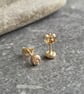 9ct gold pebble stud earrings, Spiral pattern - Image 3