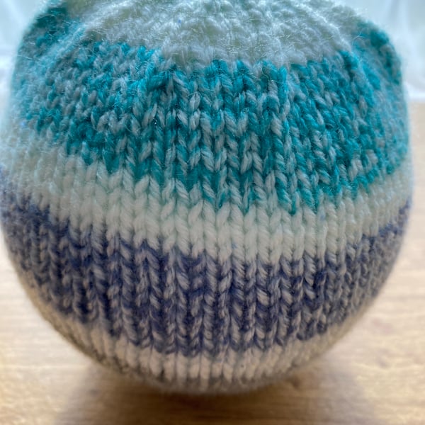 Striped handknitted baby beanie 0-3 months