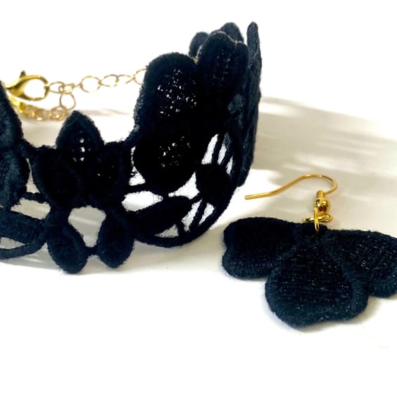 Freestanding Lace Jewellery Set - bracelet and matching earrings 