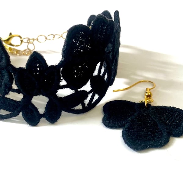 Freestanding Lace Jewellery Set - bracelet and matching earrings 