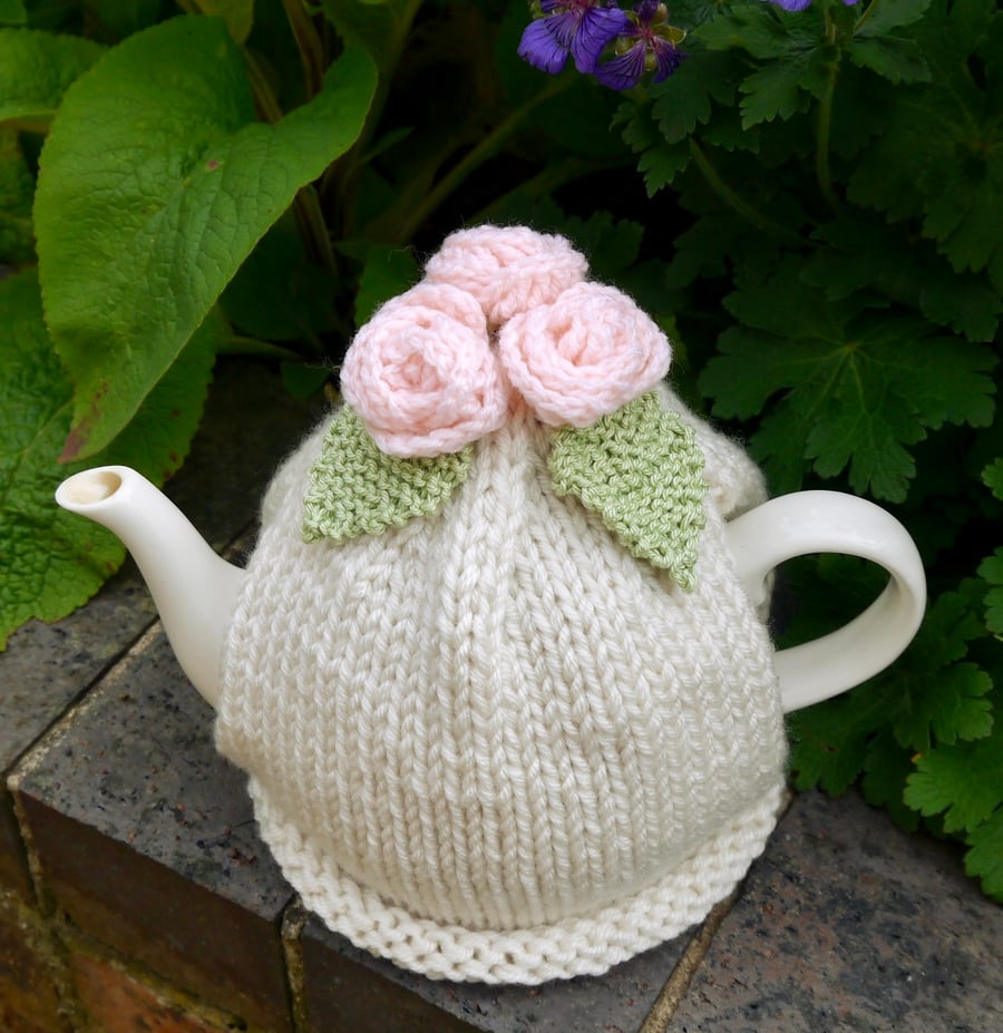 Cream Chunky Tea Cosy with Peach Roses and Green Leaves