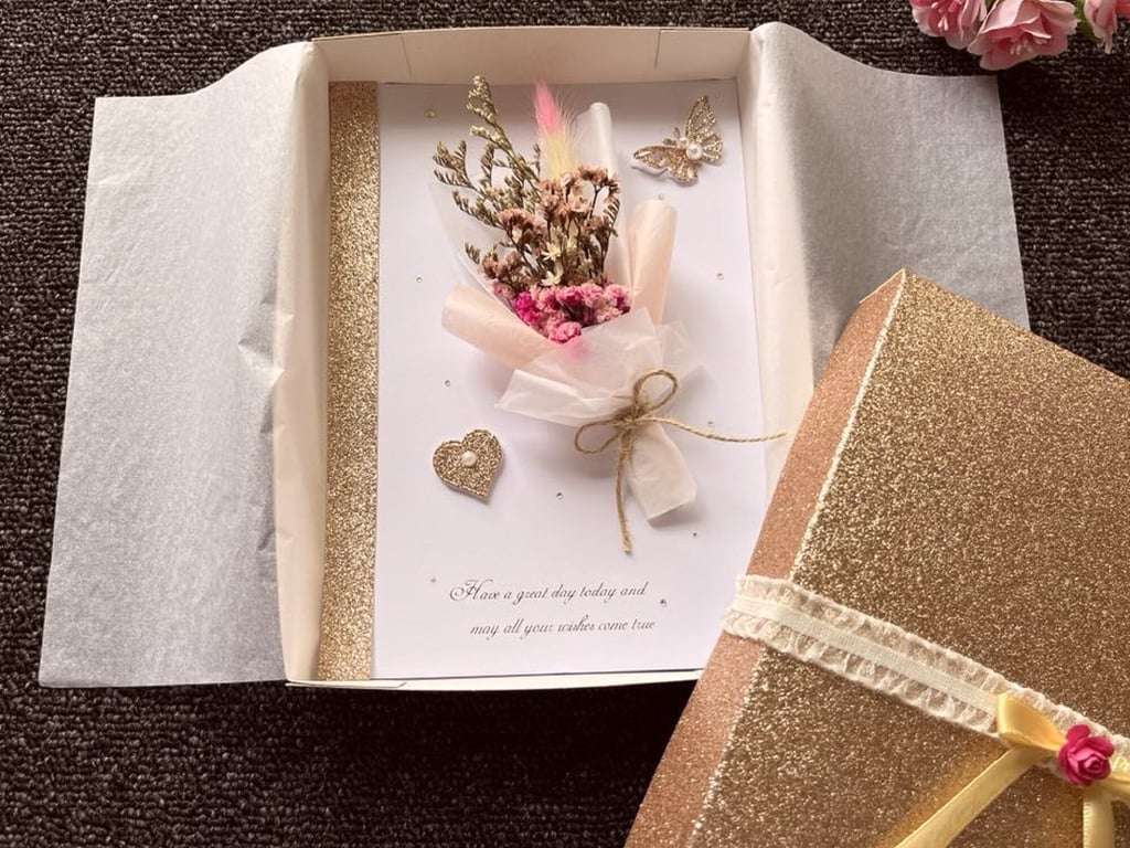 Handmade 3D Dried Flower Birthday Card: Personalized Bouquet C100