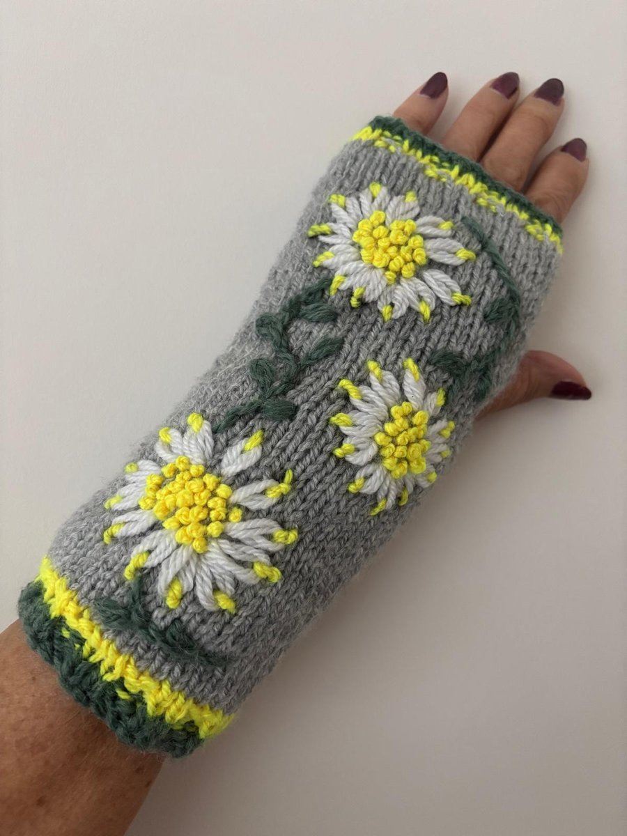 Hand Knitted Grey Gloves Embroidered With White And Bright Yellow Flowers (J140)