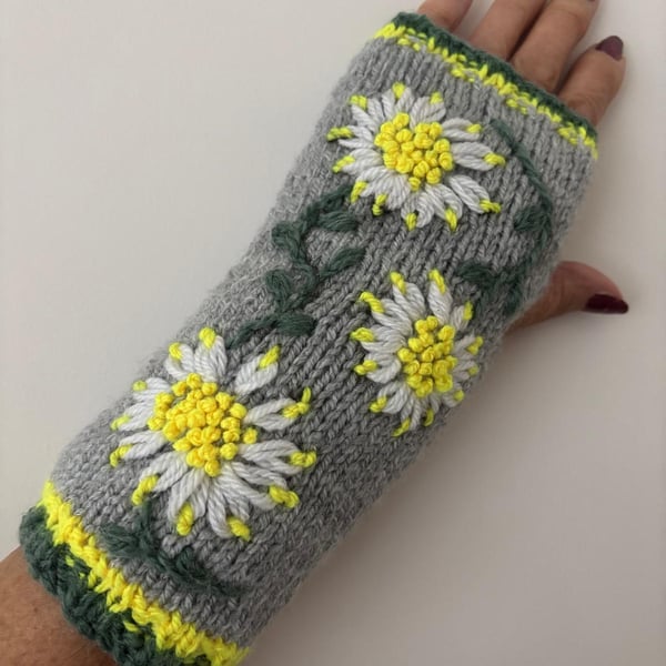 Hand Knitted Grey Gloves Embroidered With White And Bright Yellow Flowers (J140)