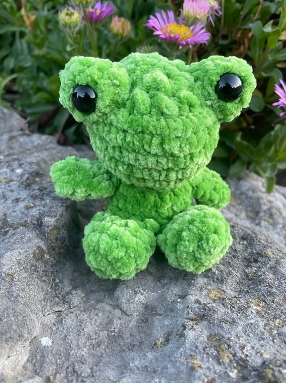 Handmade Crochet Frog Plushie: Soft Chenille Yarn
