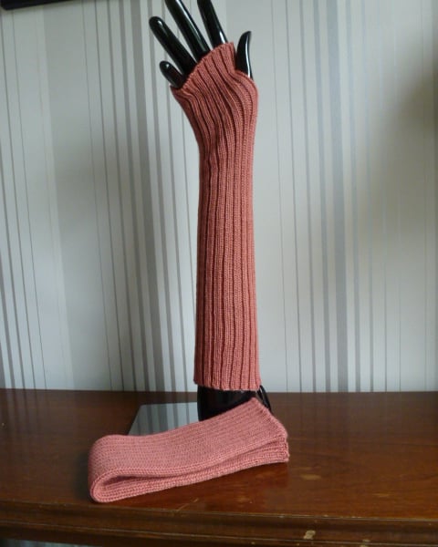 Elbow length fingerless gloves in 100% merino wool