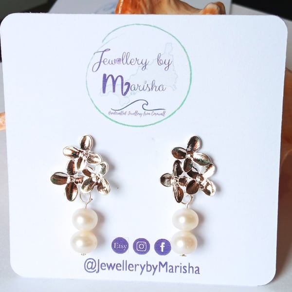 Cream Freshwater Pearl Healing Stud Earrings on Silver Plated Flowers Setting