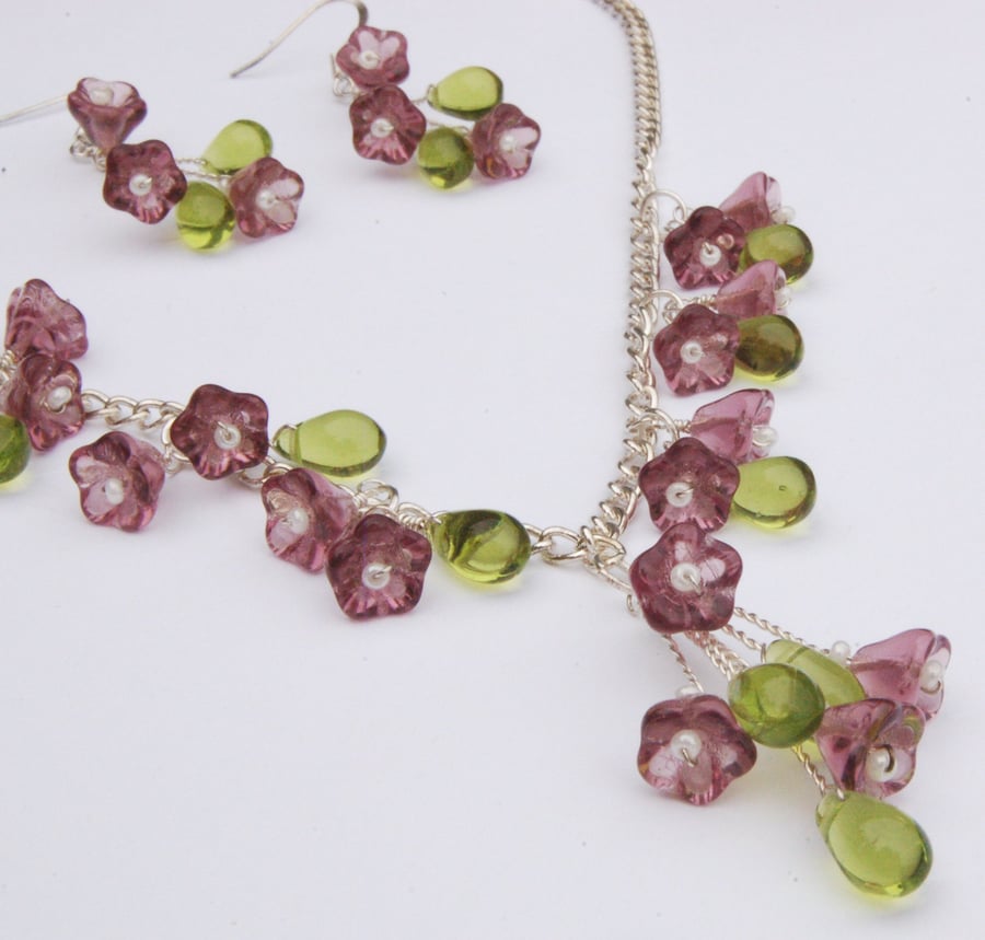 Purple Flowers - necklace and earrings set