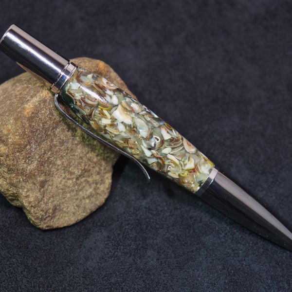 Rollerball pen made with real seashells. S22