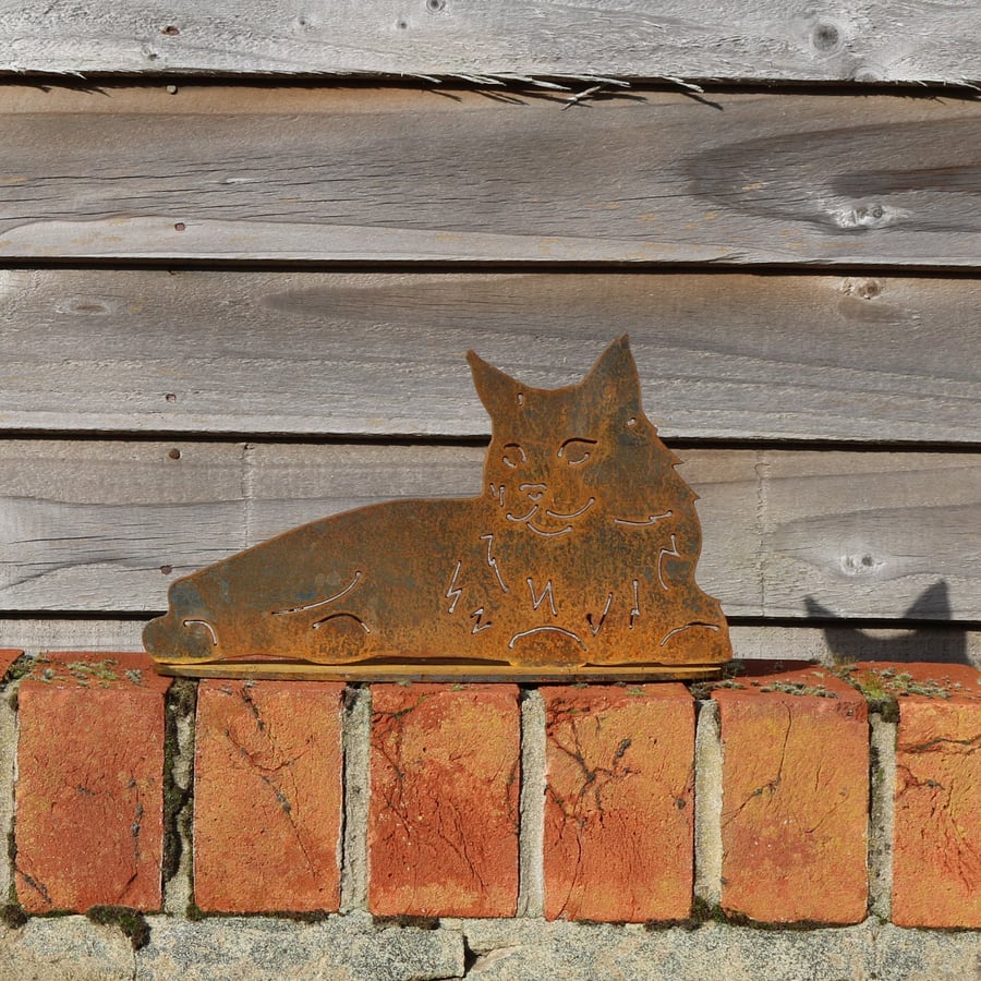 Rusty metal Maine Coon lying cat outdoor and garden gift, Maine Coon type cat