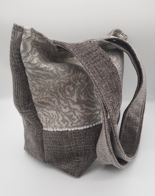 Grey chenille handbag with sequin detail and inside pockets. 