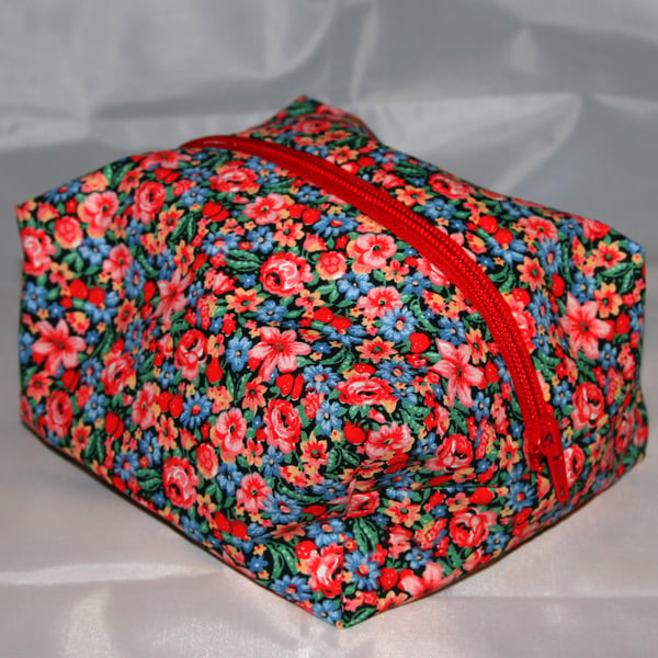  Make up Bag, Floral, Zipped, Boxy