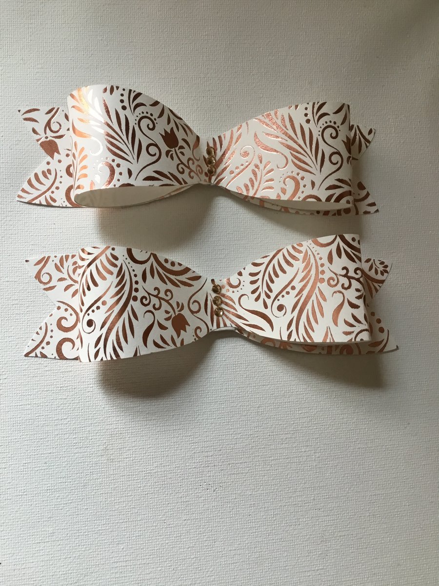 Gift bows. Handmade gift bows. Gift wrap. Paper gift bows. CC487