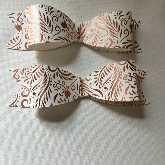 Gift bows. Gift wrap. Paper gift bows. CC487. 