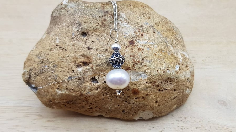 Minimalist Fresh water pearl pendant necklace. June Birthstone. 30th anniversary