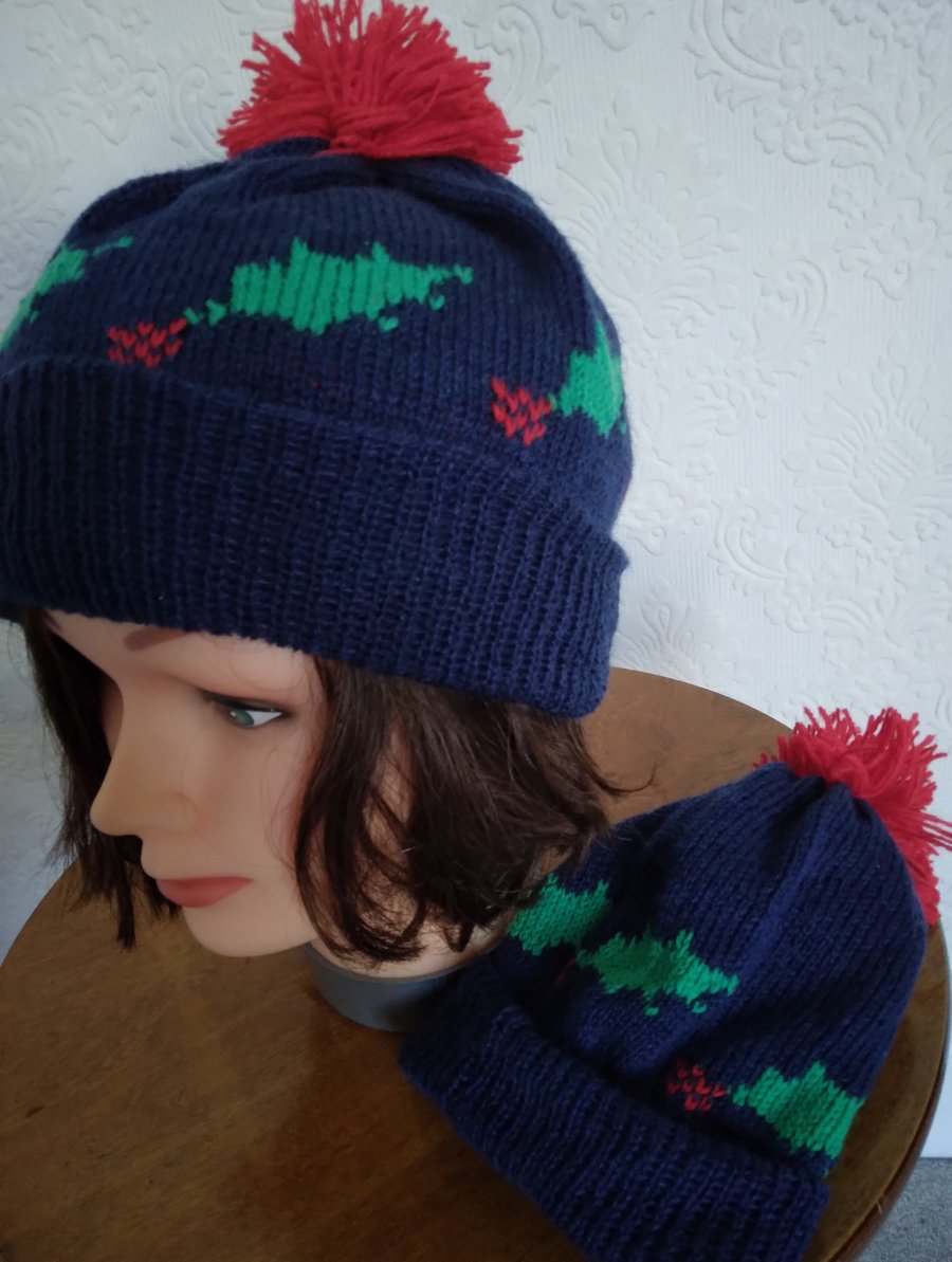 Christmas hat with holly motif. Adult or child. wool.