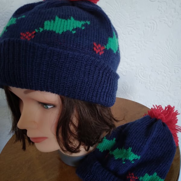 Christmas hat with holly motif. Adult or child. wool.