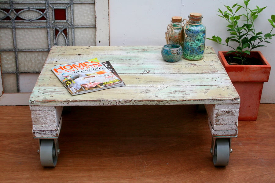 Pallet Coffee table on Wheels,Pallet Table,Pallet Coffee table on Trolley Wheels