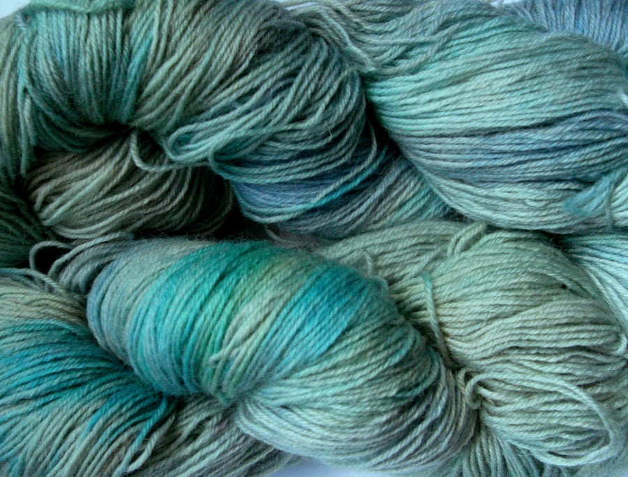 Hand-dyed Superwash 4PLY Sock Wool 100g Pale Jade Mix