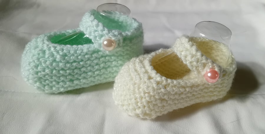 Cute Hand Knitted Baby Mary Jane Style Retro Shoes 0-3 months or 3-6 months