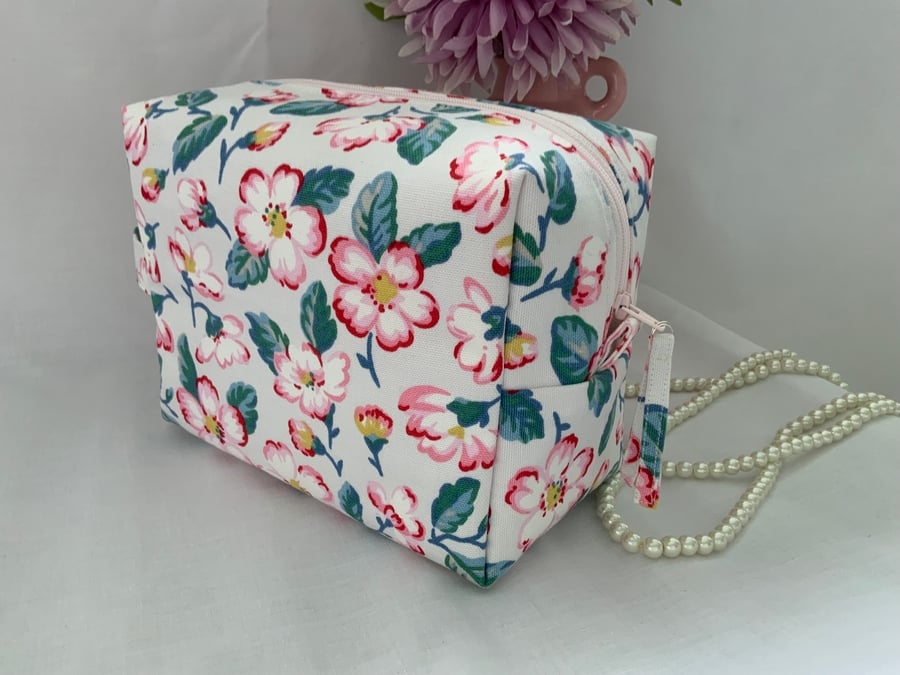 Boxy Toiletry Bag with Handle, Square Cosmetic Bag, Make Up Bag, Travel Bag