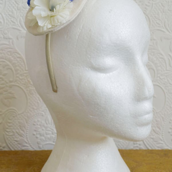 Handmade Fascinator 'Iris'