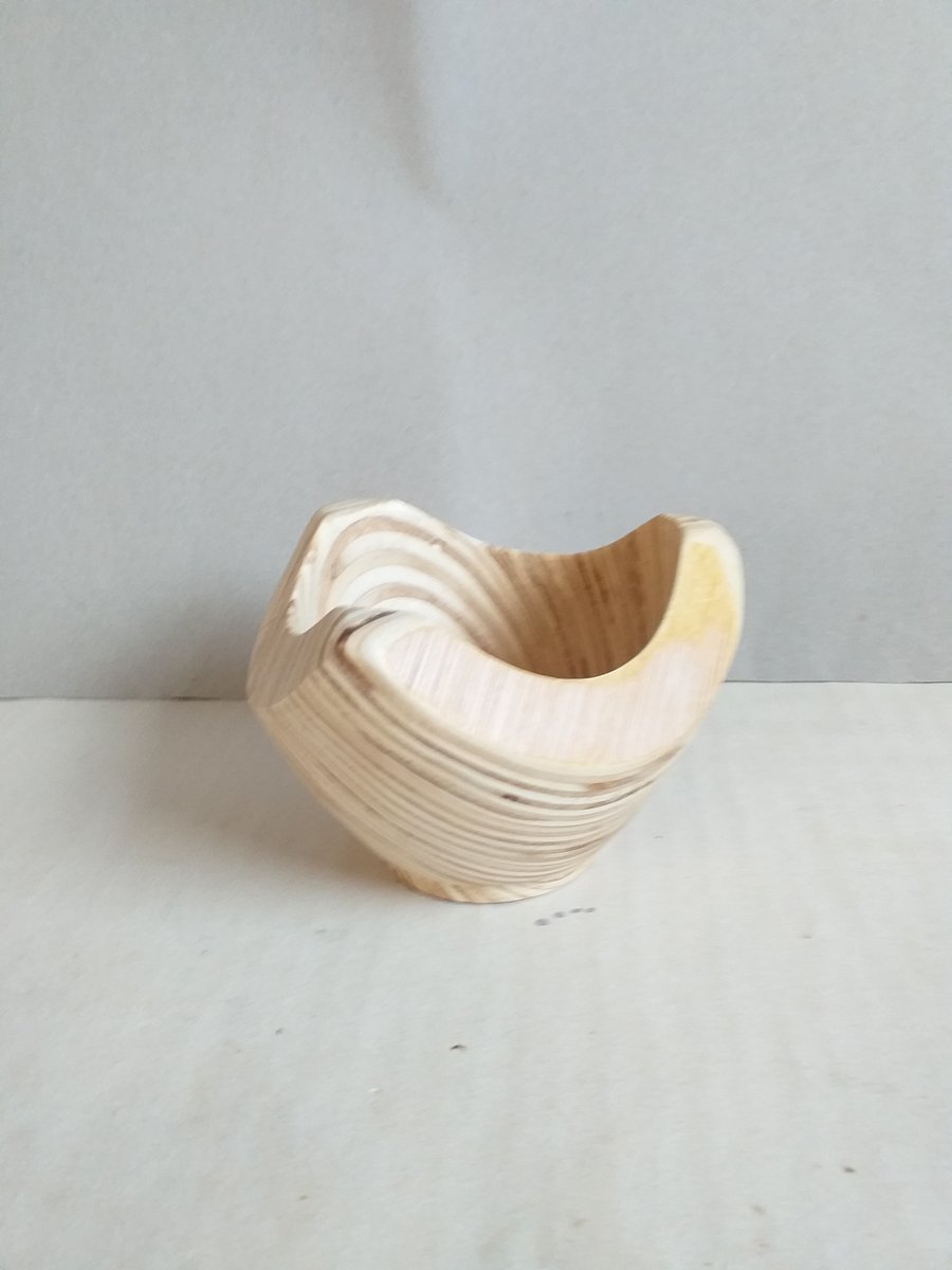 Tri cornered small bowl