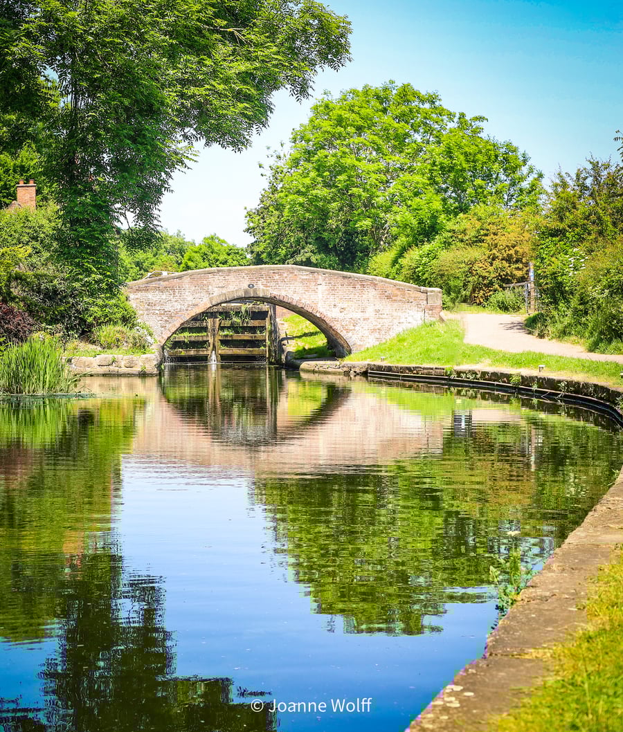 Photo Imagine, Reflection of bridge and trees in the canal for wall art d