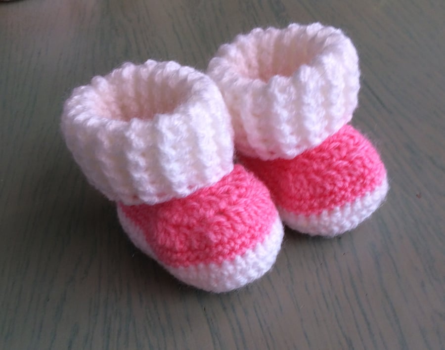 Gorgeous crocheted booties 