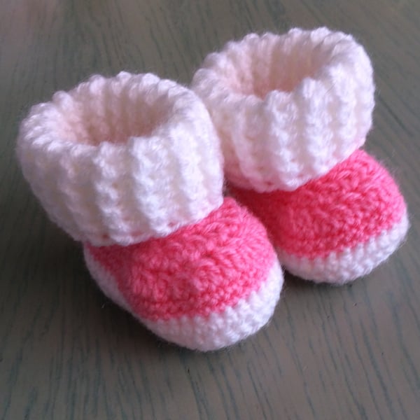 Gorgeous crocheted booties 