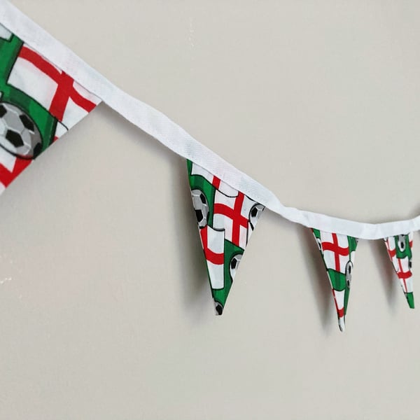 England flags football themed mini fabric bunting. 1 meter plus ties.