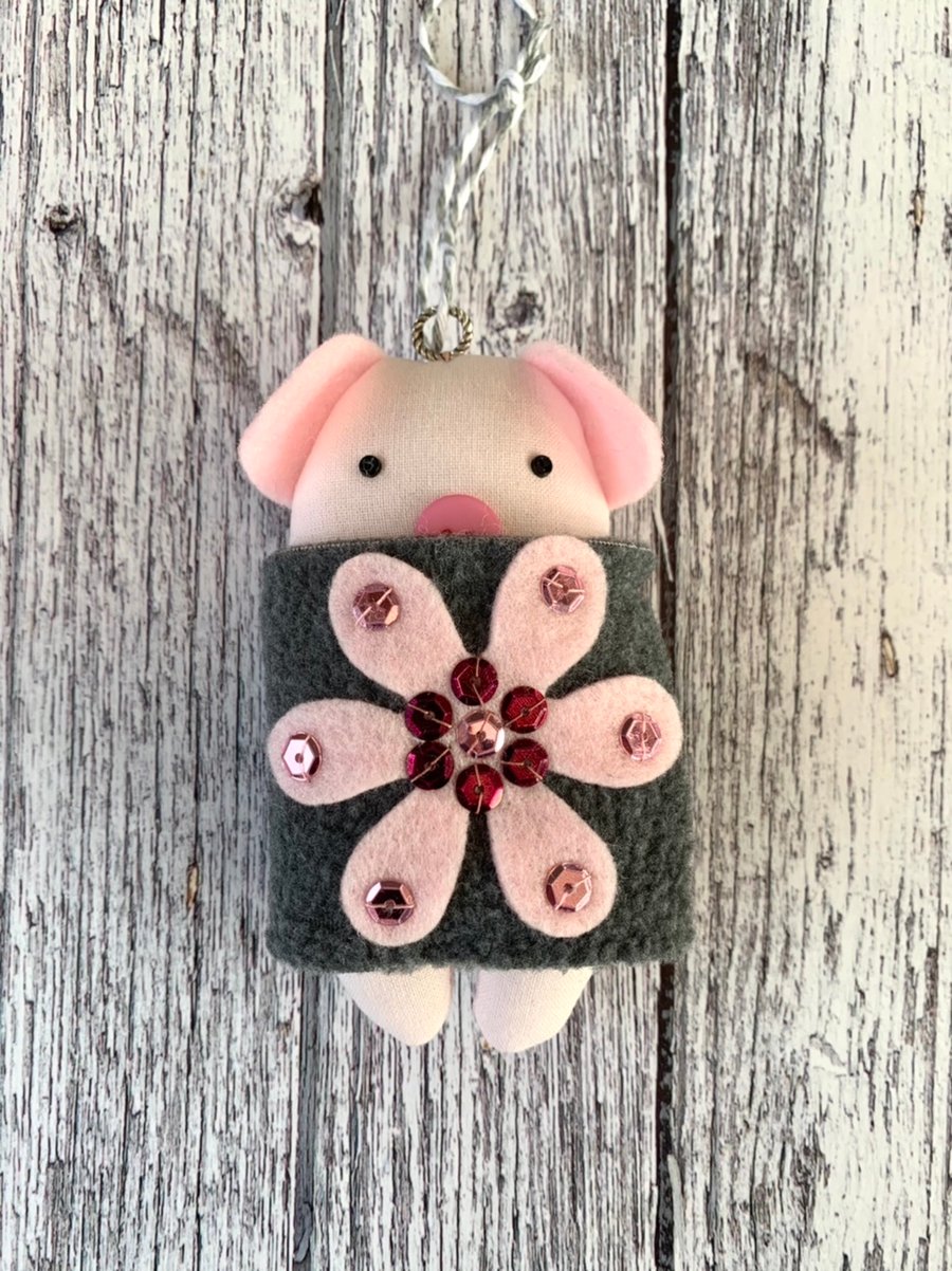 Pig in a Flower Blanket Decoration 